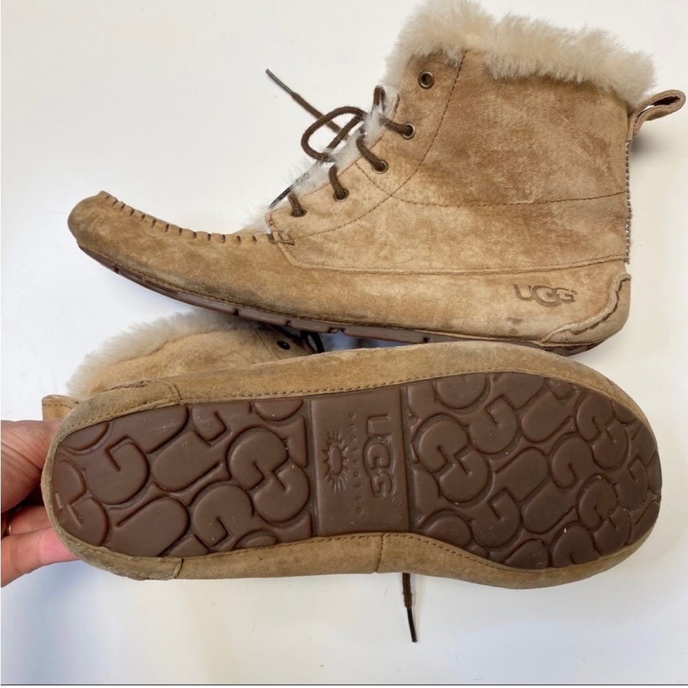 UGG Chickaree Chestnut Shearling Lined Moccasin Booties Size 9